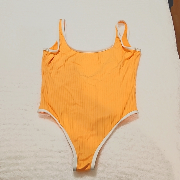 Ripcurl one PC bathingsuit - Picture 1 of 2